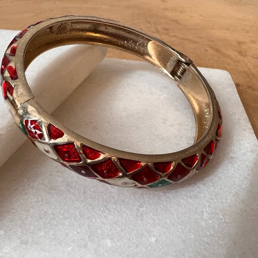 ✔ Diamond Pattern Casino Bracelet